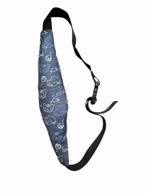 Mama Kiddies fejtámasz autósüléshez fekete színben cicás mintával