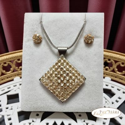 Eredeti Swanis® kristályos szett- Rombusz gold