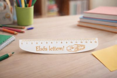 Vonalzó (Elsős lettem fiús)