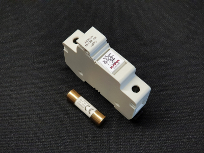 Betáprendszer tuning biztosíték (csak a foglalat) 10x38mm