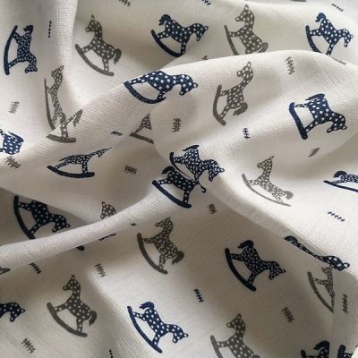 Textilpelenka - Kék hintaló 100 % pamut