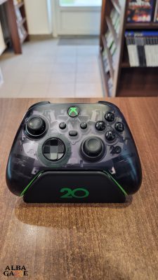 XBOX SERIES KONTOLLER (20TH ANNIVERSARY EDITION) + KONTROLLER TATÓ ÁLLVÁNY - HASZNÁLT
