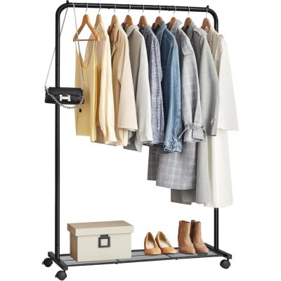Fém ruhatartó kerekekkel, tárolópolccal, fekete