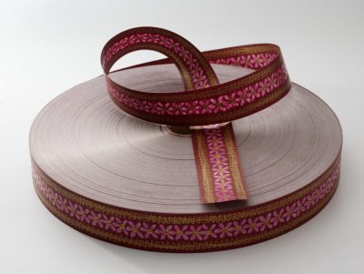 Bordó virág mintás szalag 31 mm széles