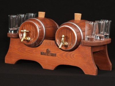 Fa pálinkás készlet 2 kerámia hordó 6 pohár barna színben