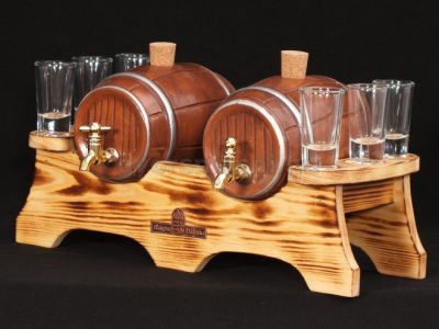 Fa pálinkás készlet 2 kerámia hordó 6 pohár égetett minta
