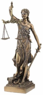 Justitia Szobor álló változat