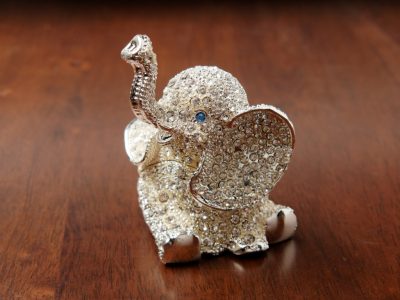 Kiselefánt titkos ékszertartó szelence