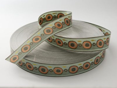 Páva mintás szalag zöld-réz 50 mm széles