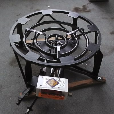 Beltéri, három körös gázégő kovácsoltvas állvánnyal max. 500 literes lepárlóhoz – ipari kivitel magasság álltási lehetőséggel