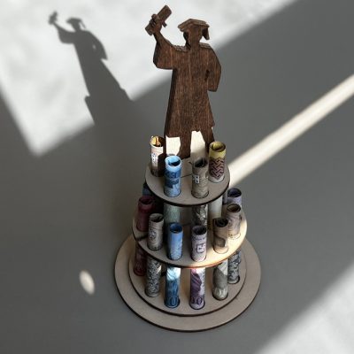 Bankjegy torony ballagásra vagy diplomaosztóra